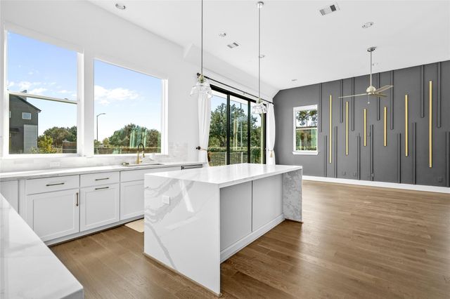 9855 Mocking Bird Hill Lane Lane, Houston, TX 77080