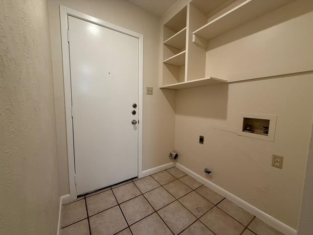 11945 Sunhillow BND B, Austin, TX 78758