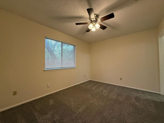 11945 Sunhillow BND B, Austin, TX 78758