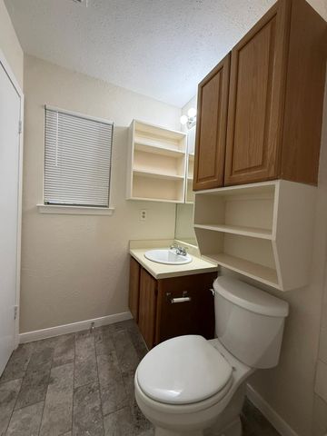 11945 Sunhillow BND B, Austin, TX 78758