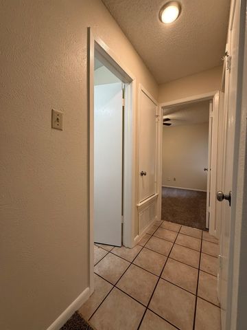 11945 Sunhillow BND B, Austin, TX 78758