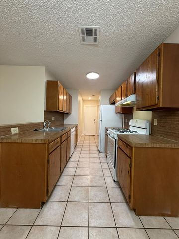 11945 Sunhillow BND B, Austin, TX 78758