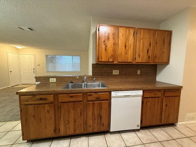 11945 Sunhillow BND B, Austin, TX 78758