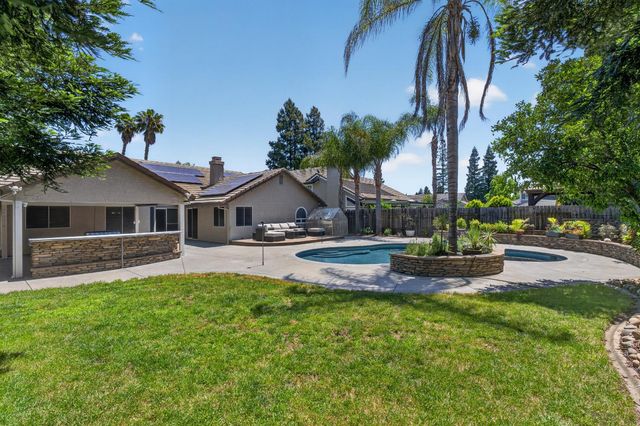9492 Porto Rosa Dr, Elk Grove, CA 95624