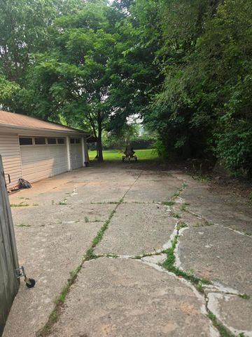 23582 Beierman Avenue, Warren, MI 48091