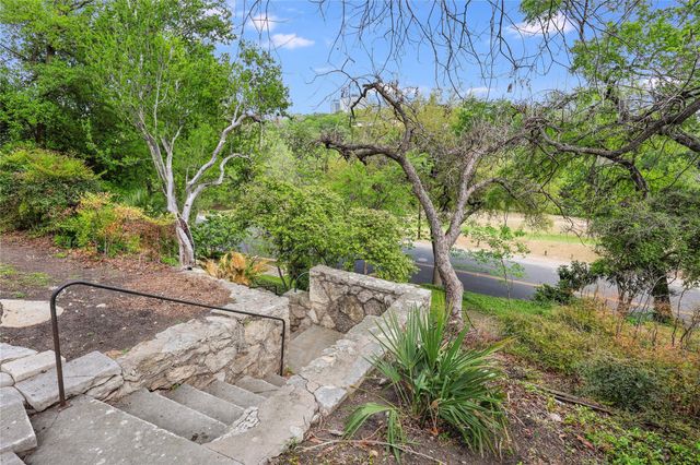 2206 Parkway, Austin, TX 78703