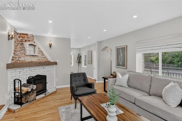 6907 W 12th Avenue, Lakewood, CO 80214