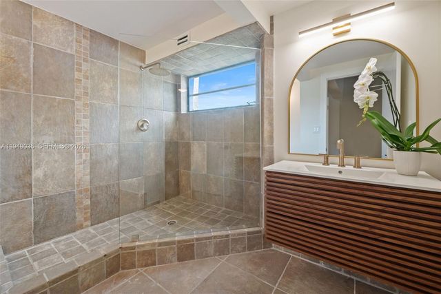 3076 Mcdonald St B, Miami, FL 33133