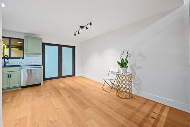 3076 Mcdonald St B, Miami, FL 33133