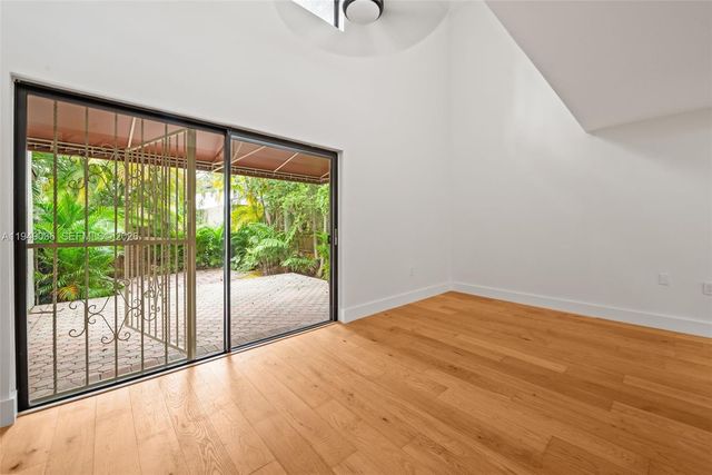 3076 Mcdonald St B, Miami, FL 33133