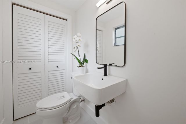 3076 Mcdonald St B, Miami, FL 33133