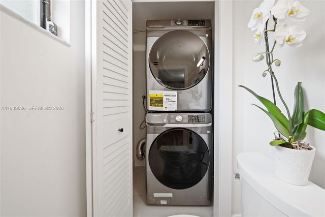 3076 Mcdonald St B, Miami, FL 33133