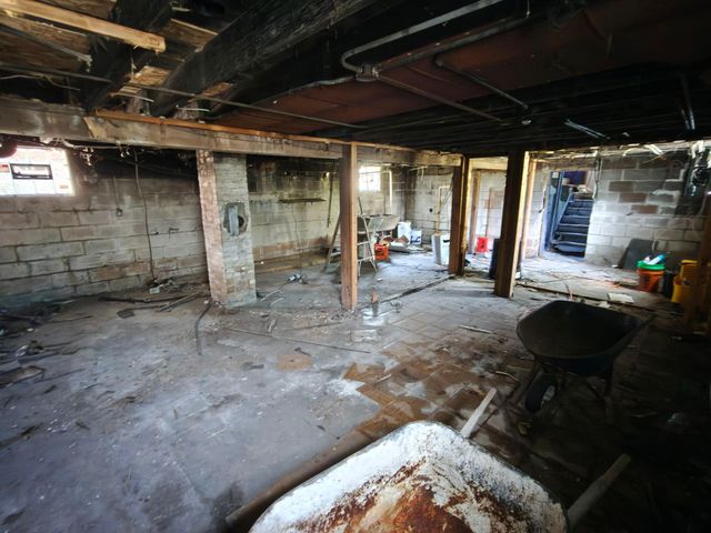 834 E 41st Avenue, Gary, IN 46409