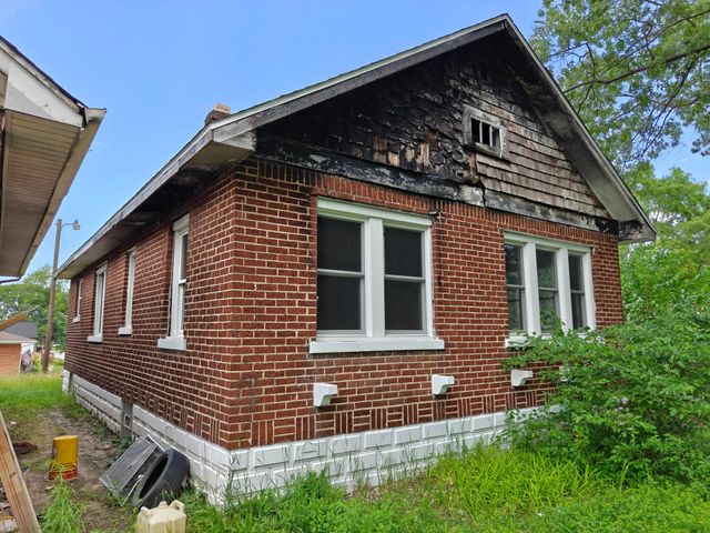 834 E 41st Avenue, Gary, IN 46409