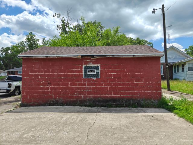 834 E 41st Avenue, Gary, IN 46409