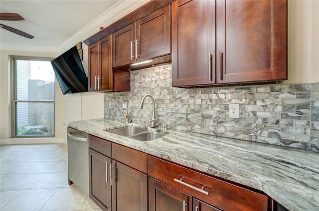 2527 Potomac Drive D, Houston, TX 77057