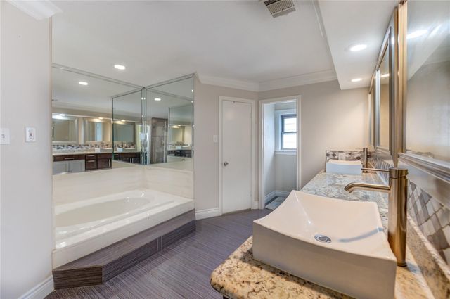 2527 Potomac Drive D, Houston, TX 77057