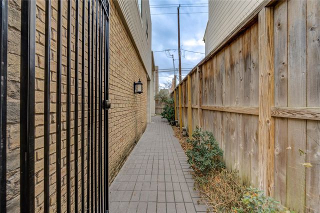 2527 Potomac Drive D, Houston, TX 77057