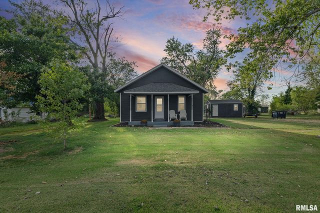 2109 N BROADWAY Avenue, Salem, IL 62881