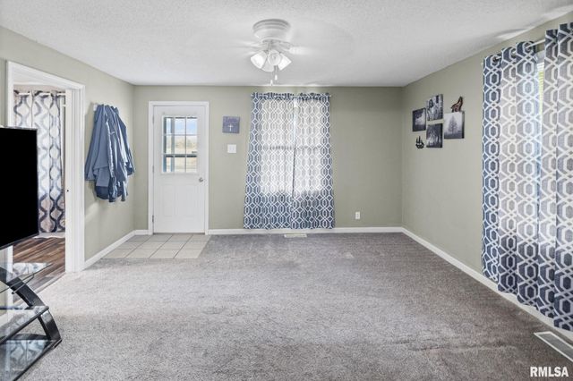 2109 N BROADWAY Avenue, Salem, IL 62881