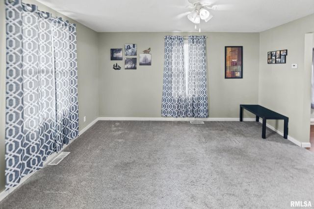 2109 N BROADWAY Avenue, Salem, IL 62881