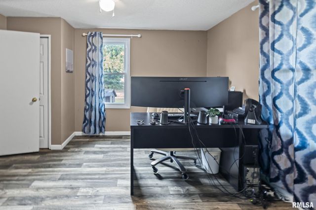 2109 N BROADWAY Avenue, Salem, IL 62881