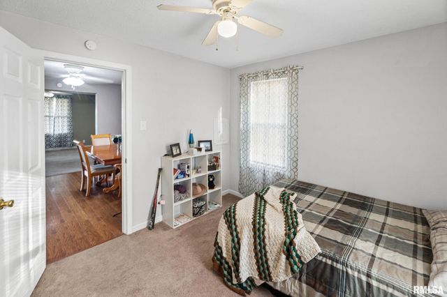 2109 N BROADWAY Avenue, Salem, IL 62881