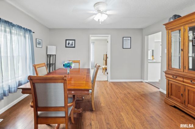 2109 N BROADWAY Avenue, Salem, IL 62881