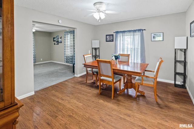 2109 N BROADWAY Avenue, Salem, IL 62881