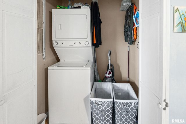 2109 N BROADWAY Avenue, Salem, IL 62881