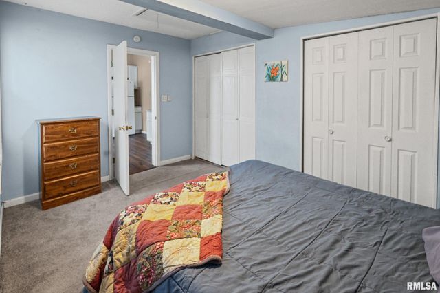 2109 N BROADWAY Avenue, Salem, IL 62881