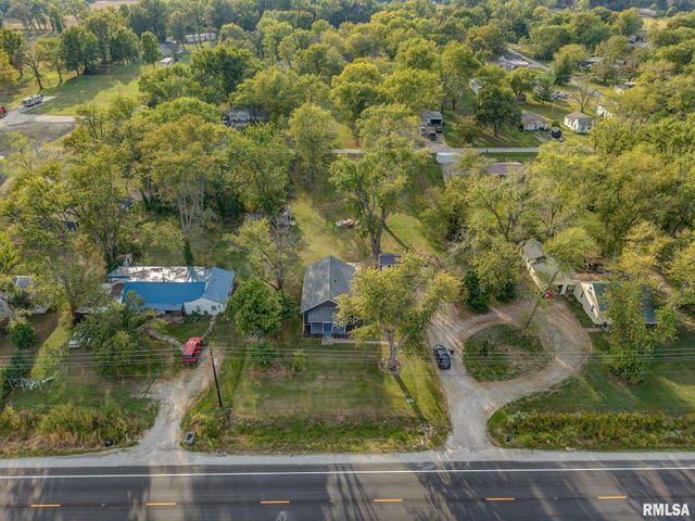 2109 N BROADWAY Avenue, Salem, IL 62881