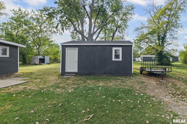 2109 N BROADWAY Avenue, Salem, IL 62881