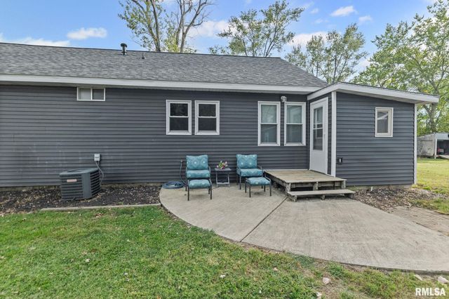 2109 N BROADWAY Avenue, Salem, IL 62881