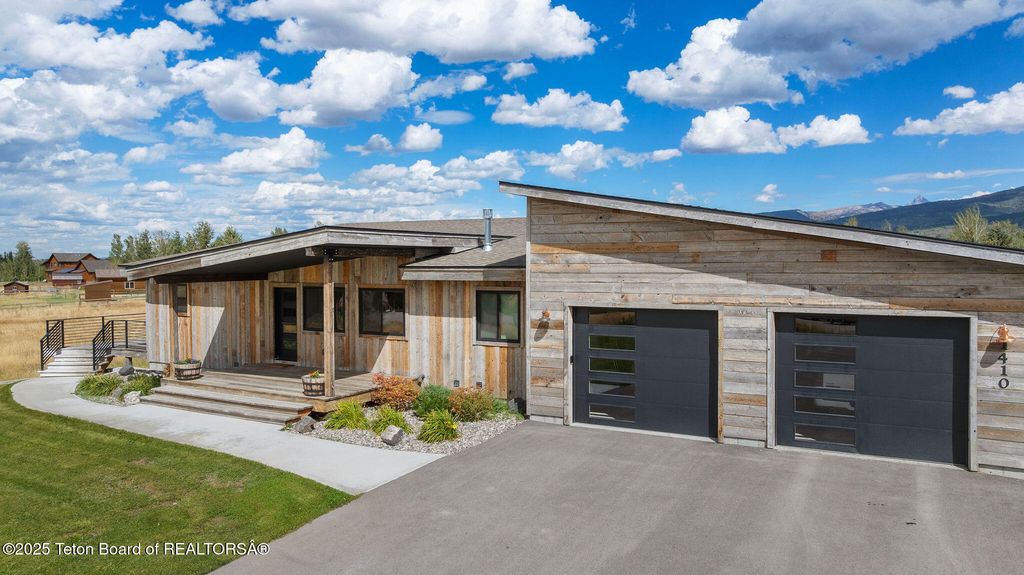 1410 RUNNING HORSE Trail, Victor, ID 83455 photo 2