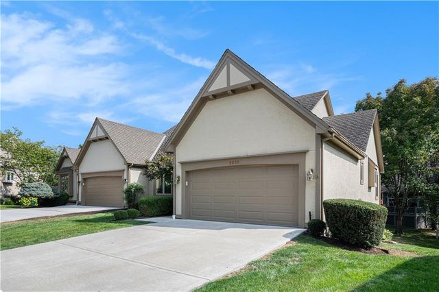 5239 W 121st Street, Leawood, KS 66209