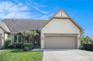 5239 W 121st Street, Leawood, KS 66209