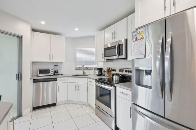 3661 Via Poinciana 616, Greenacres, FL 33467