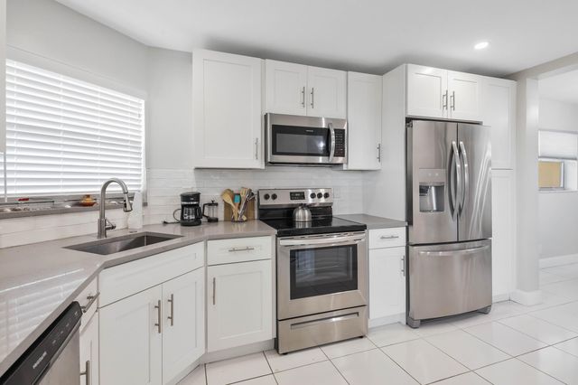 3661 Via Poinciana 616, Greenacres, FL 33467