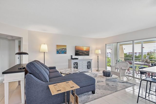 3661 Via Poinciana 616, Greenacres, FL 33467