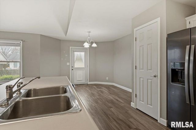 2712 Carl Prairie Drive, Springfield, IL 62703