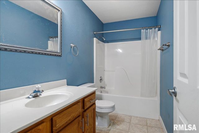 2712 Carl Prairie Drive, Springfield, IL 62703