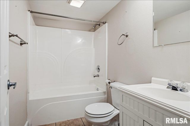 2712 Carl Prairie Drive, Springfield, IL 62703