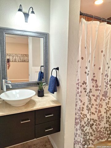 665 CENTER ST, New Braunfels, TX 78130