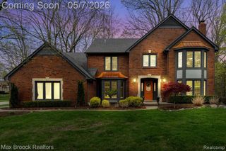 5536 Whitfield Drive, Troy, MI 48098