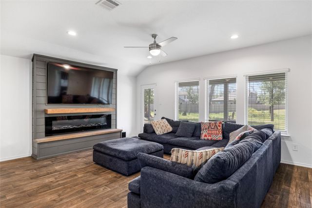 2906 Roman Forest Boulevard, New Caney, TX 77357