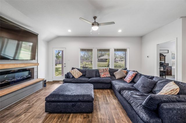 2906 Roman Forest Boulevard, New Caney, TX 77357