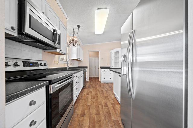 129 Century Cir, Hot Springs, AR 71913