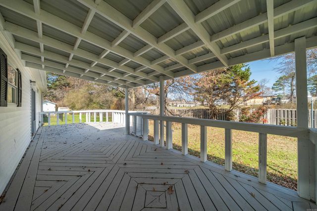 129 Century Cir, Hot Springs, AR 71913