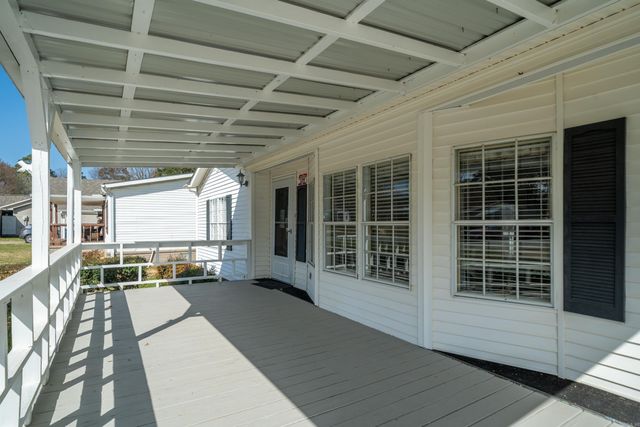 129 Century Cir, Hot Springs, AR 71913